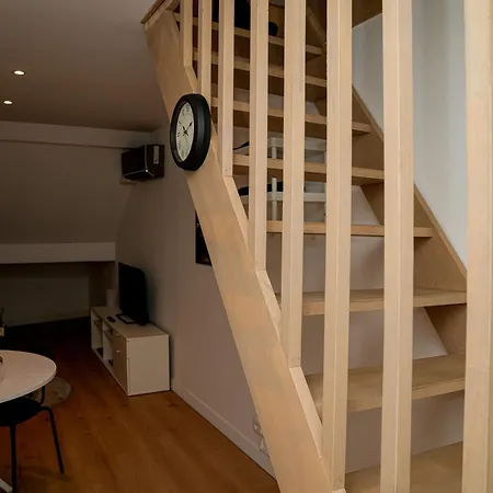 Friendly 1br & 1lr Apt, 15 Min Walk To Center