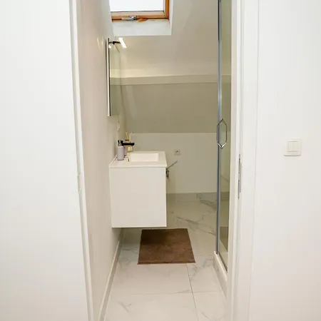 Apartment Friendly 1br & 1lr Apt, 15 Min Walk To Center