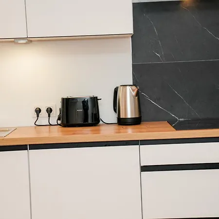 Friendly 1br & 1lr Apt, 15 Min Walk To Center Appartamento *