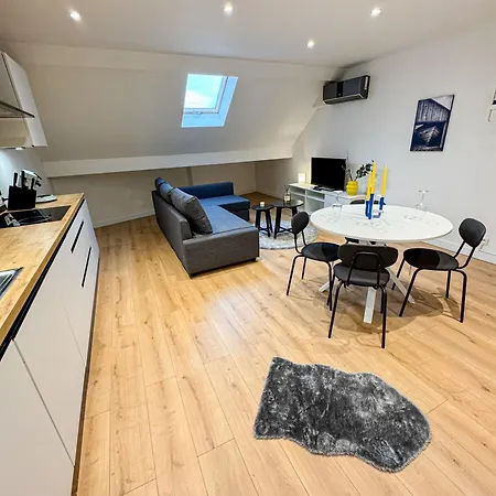 Friendly 1br & 1lr Apt, 15 Min Walk To Center Appartamento