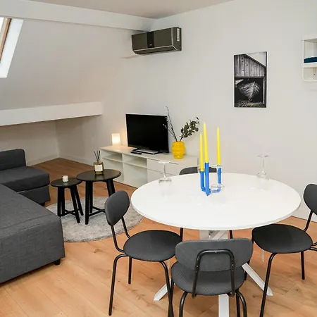 Friendly 1br & 1lr Apt, 15 Min Walk To Center * Gand