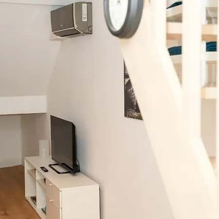 Friendly 1br & 1lr Apt, 15 Min Walk To Center Appartamento *
